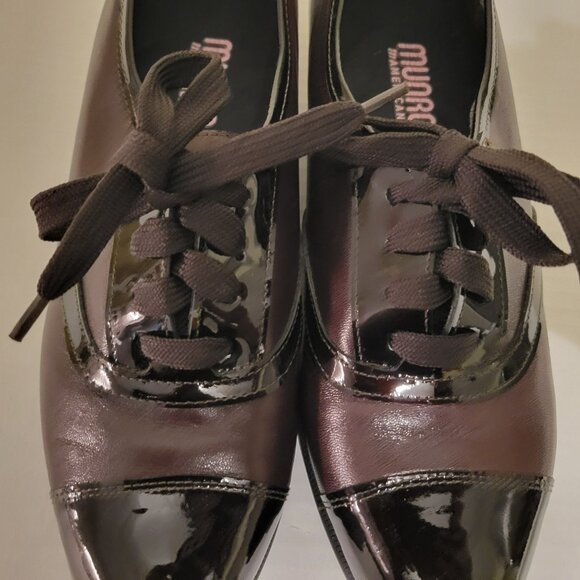 Munro American Ladies Burgandy/Black Flat Tie Up Oxford shoe, Size 7.5 M - Picture 3 of 9